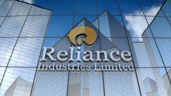 Reliance Industries Plans Its First Rights Issue in about 30 Years